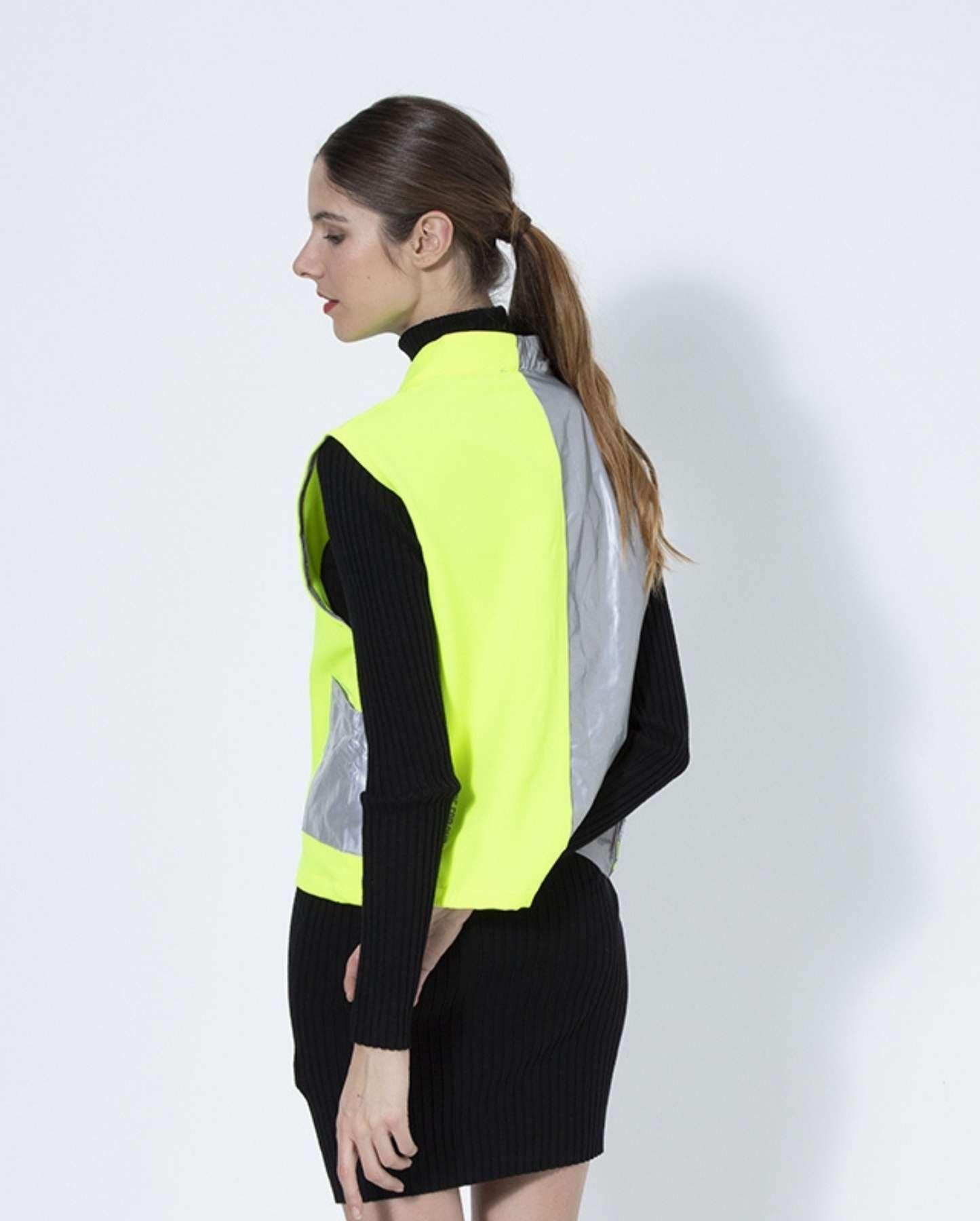 Gut sichtbare Crop-Top-Weste