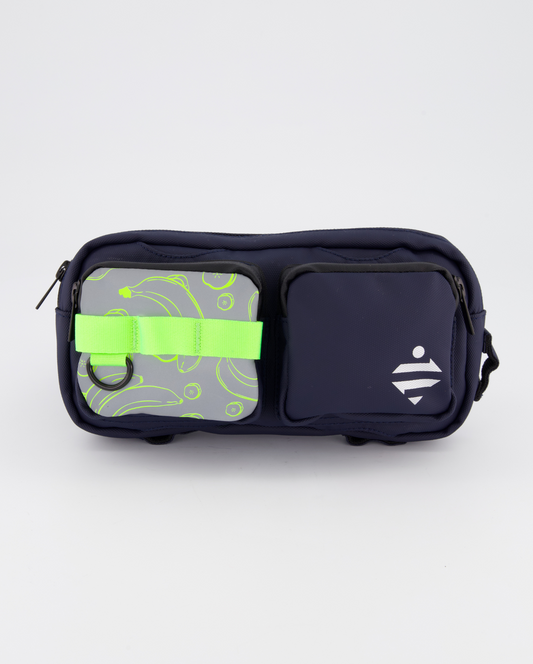 vue de face sac sacoche banane vélo imperméable et réfléchissante bleue marine aux motifs banane jaune fluorescent